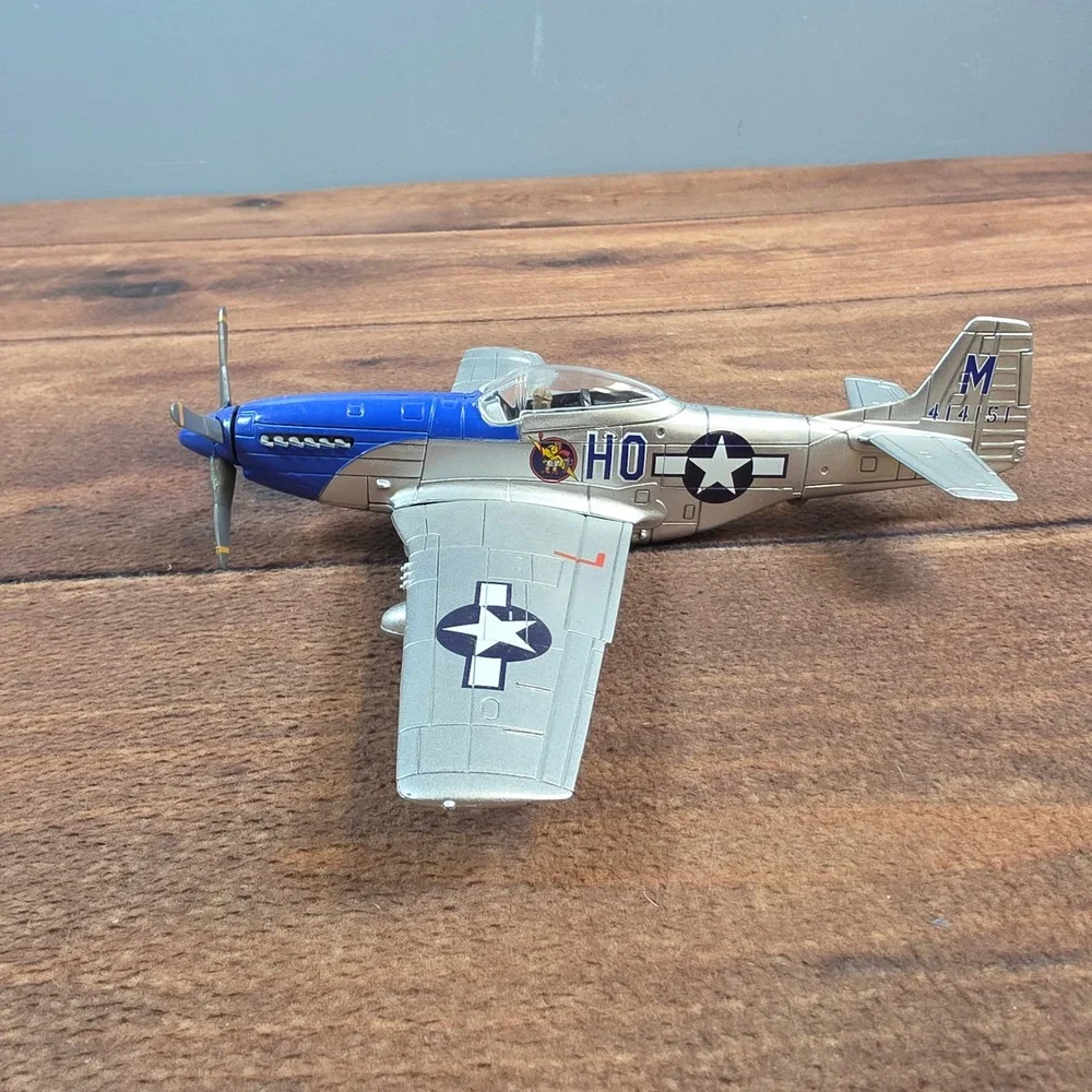 North American P-51D Mustang Fighter Plane Model Silver Blue WWII Petie 2nd